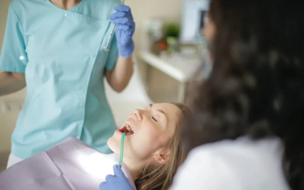 How Dentists Spot Cracks Peterborough